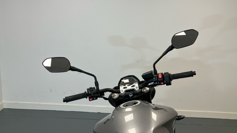 Triumph Street Triple R (23MY)